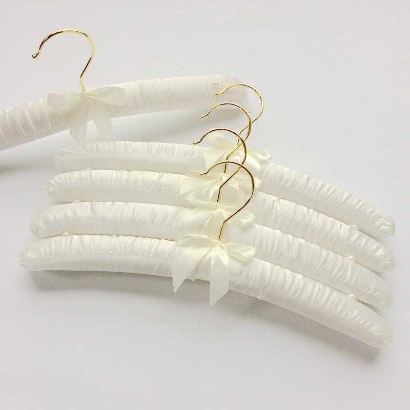 Schwamm Kleiderbügel Mit Haken Seiden Satin Stoff Kleider Aufhängen Wäscheklammer Annähen Knöpfe Anti-Rutsch Hochzeitskleid Weiße Kleiderbügel