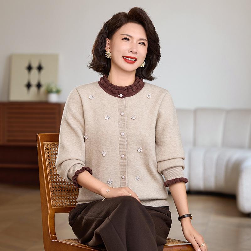 

Stylish Velvet Cardigan for Middle-Aged & Elderly Women - Autumn/Winter Thick Warm Sweater XL [Recommended for 105-120 jin] бежевий/абрикосовий