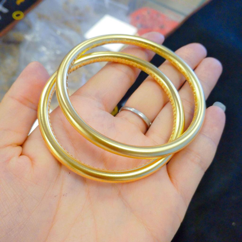 Gold-Plated Seamless Heart Sutra Bangle with Hundred Blessings Design