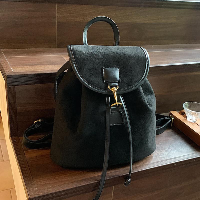 

Премиальная сумка с чувством, женский рюкзак большой вместимости, новая мода 2025, универсальный рюкзак, матовый школьный рюкзак, нишевый рюкзак для выхода No specification чёрный