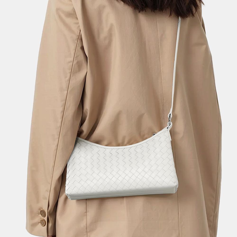 Retro handmade sheepskin woven bag women's bag winter high-end trend leather women's bag Guangzhou luggage
