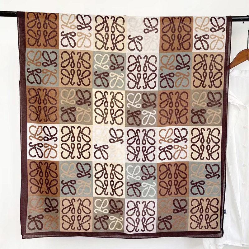 Luxusní značka Podzim a Zima Ženy Nový styl Móda Barva Sladěný Potisk Hedvábný šátek Lady Populární Pokrývka na hlavu Plážový šátek