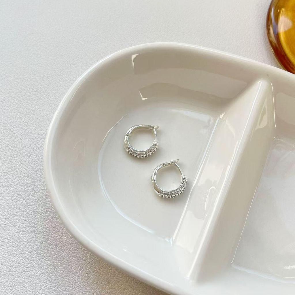 Dazzling S925 Zircon Stud Earrings: Women's Simple Mori Style, Versatile Luxe Fashion with Screw Back Design.