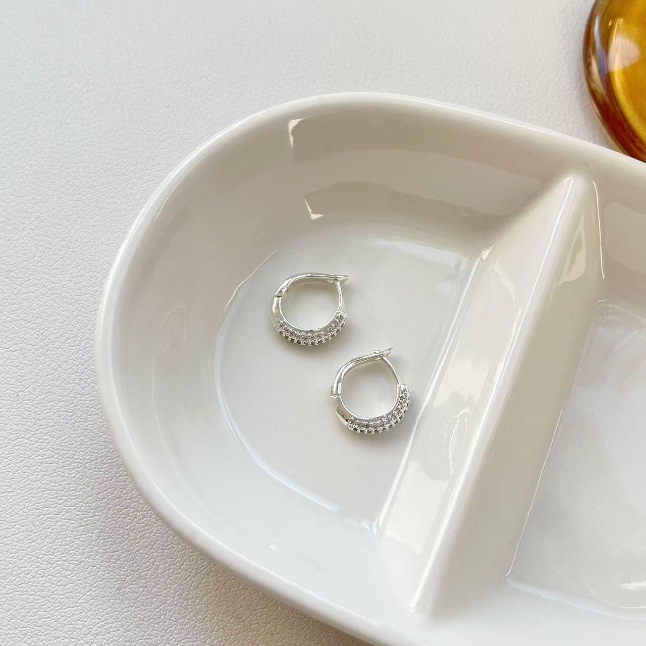 Dazzling S925 Zircon Stud Earrings: Women s Simple Mori Style, Versatile Luxe Fashion with Screw Back Design.
