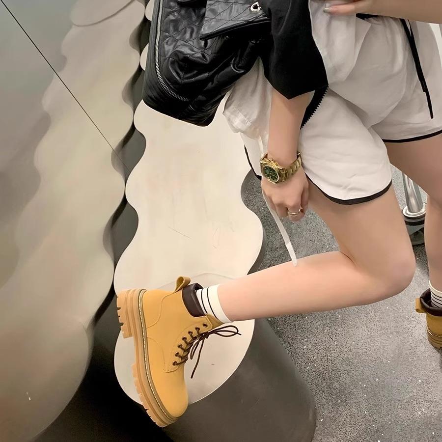 Grape Mother Has the Same Autumn and Winter New Short Boots, Thick-soled Kicks, Big Yellow Boots, Round Head Versatile Lace-up Martin Boots.