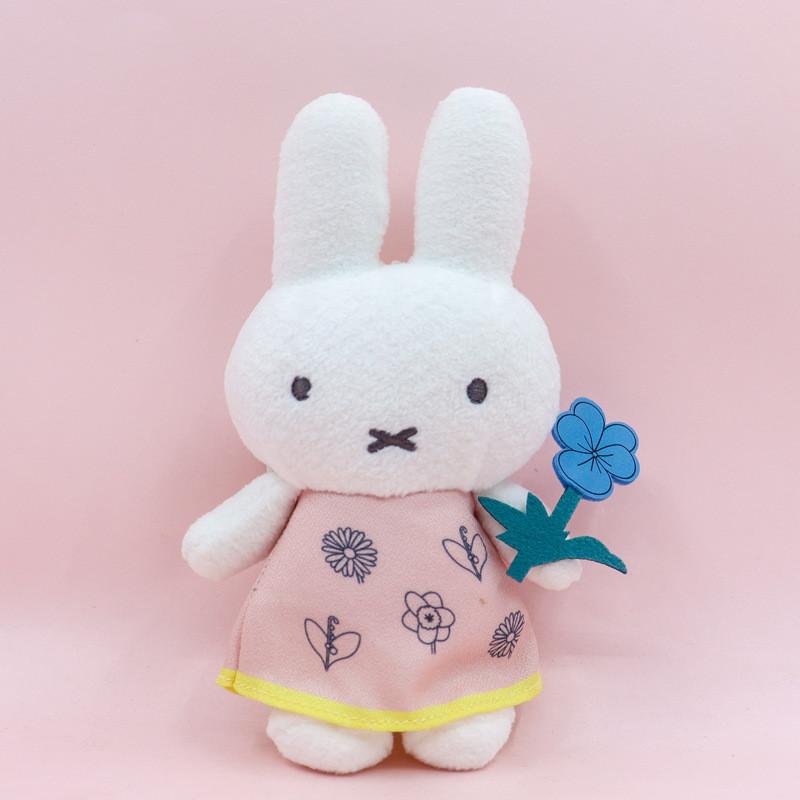 Frühlings-Kirschblüten-Stofftier mit Fruchtkleid und Hasenanhänger für Kinder