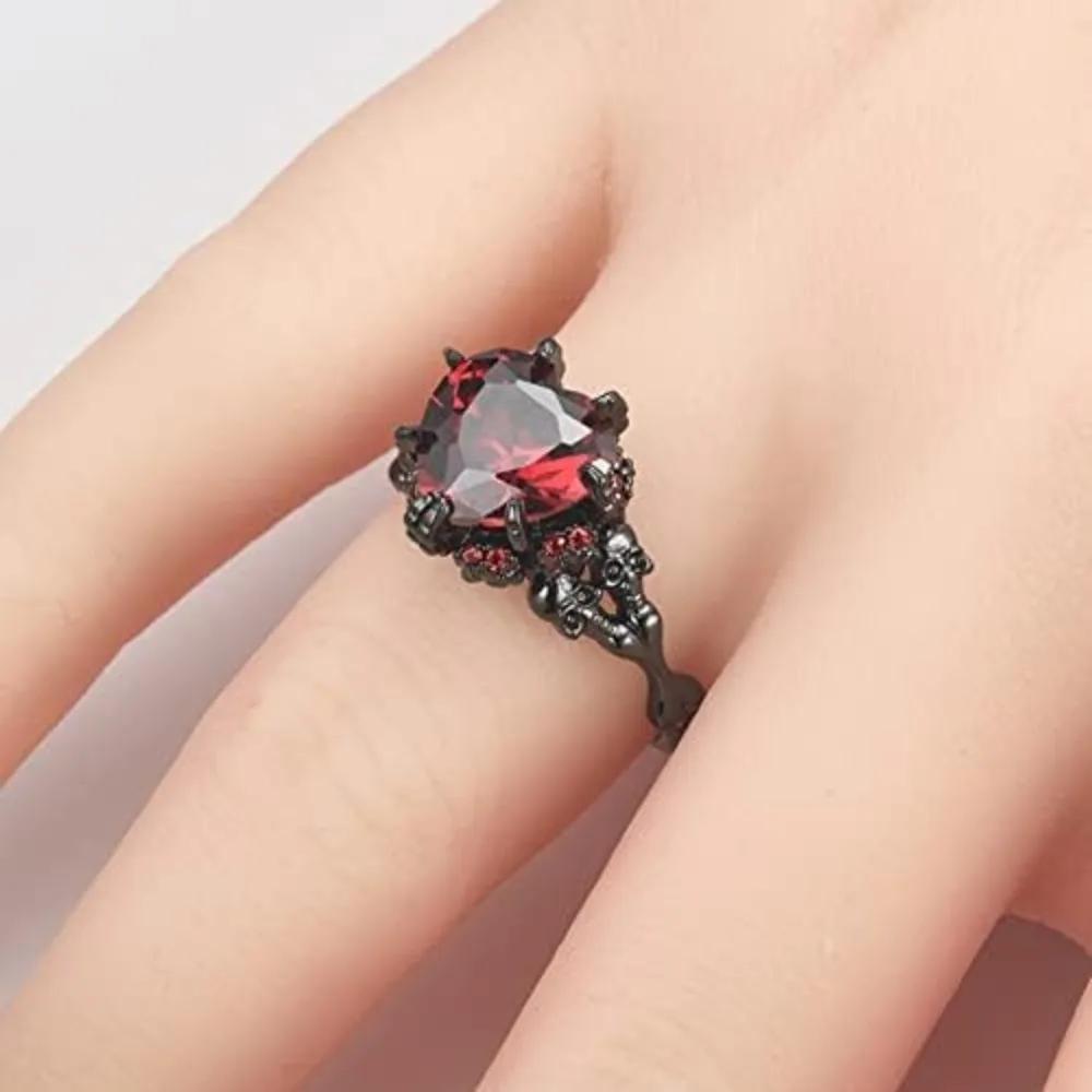Gothic Style Promise Ring Inlaid Heart Shape Zircon Skull Design Wedding Jewelry Perfect Halloween Gift For Your Lover