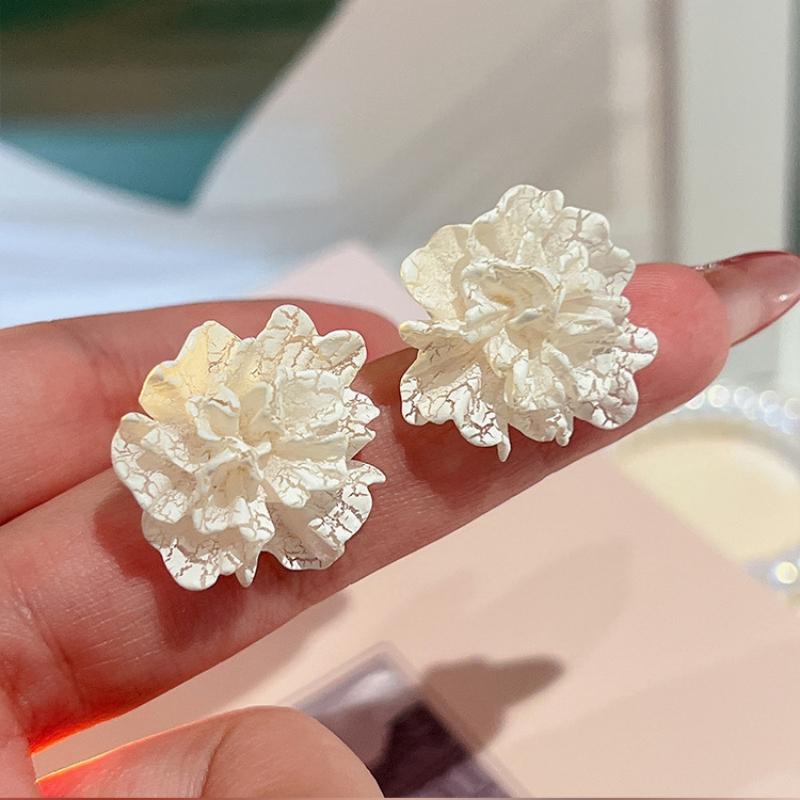 Big White Camellia Flower Stud Earring for Female Simple Sweet Acrylic Resin Ear Jewelry Wedding Best Friend Christmas Gift