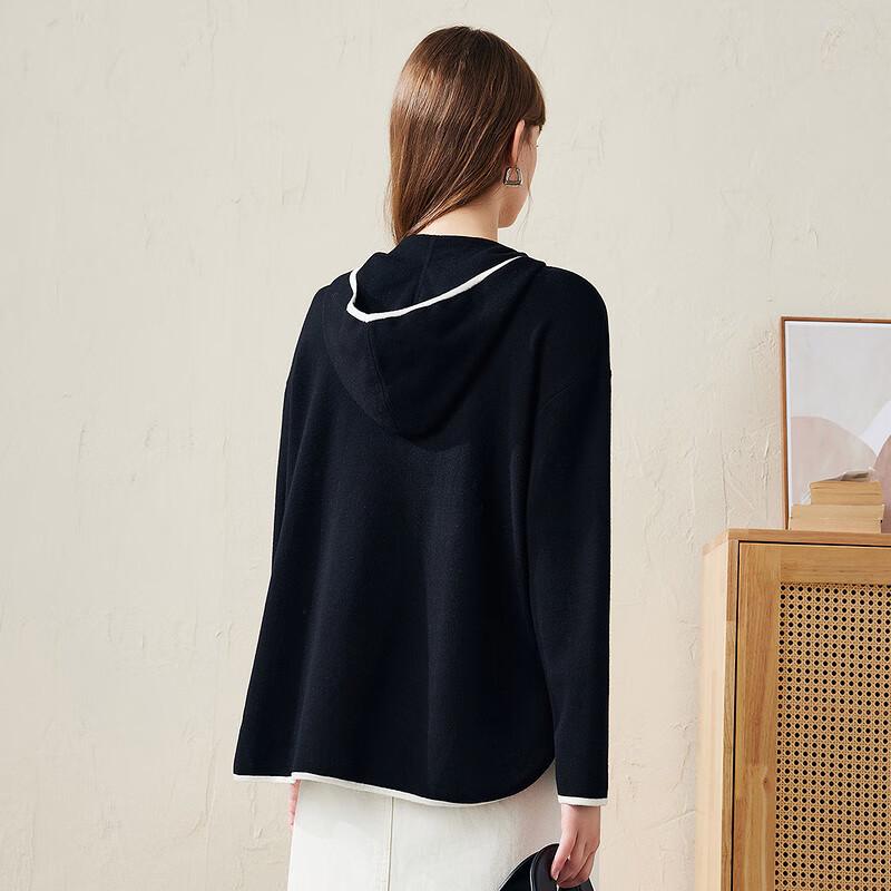 Dicker feiner Wollpullover mit Kapuze für Damen