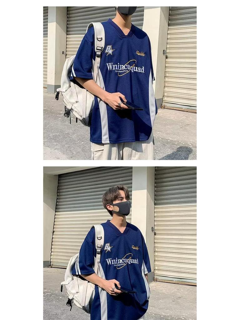 Camiseta de Béisbol Bordada Retro con Cuello en V - Manga Corta, Corte Holgado, Estilo para Parejas.