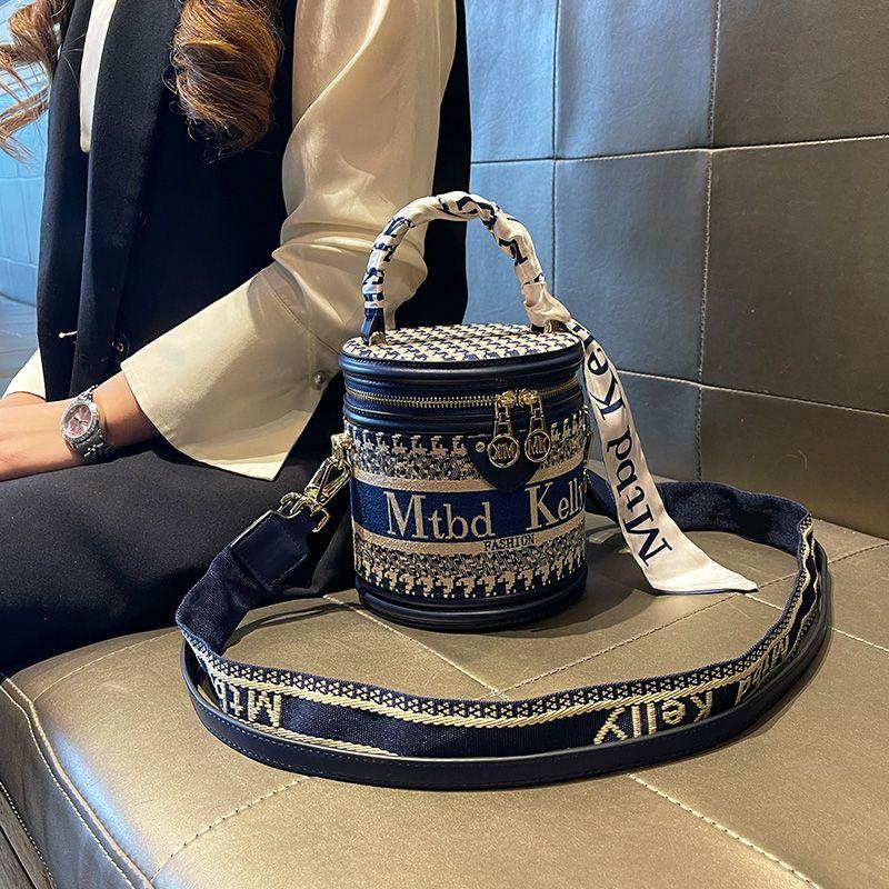 

Houndstooth Fashion Genuine Leather Portable Bucket Bag Blue