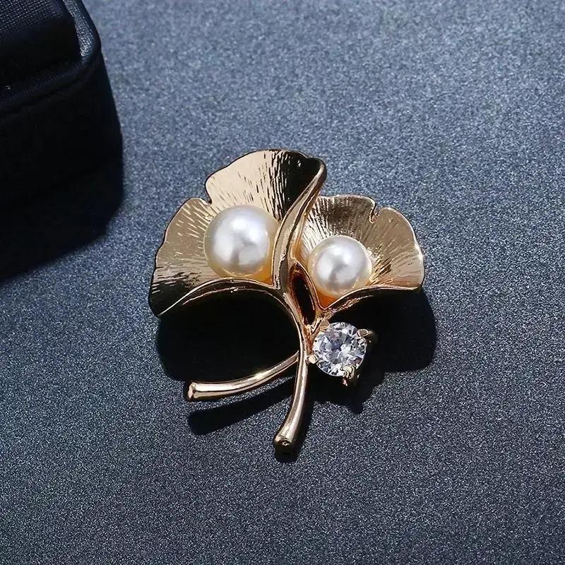 1 Pcs Vintage Women Pearl Ginkgo Leaf Brooches Ancient Gold Plant Women's Clothing Decor Jewelry Dresses Accessories Gifts