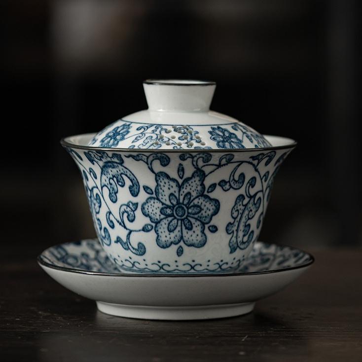 Blue and white porcelain cover bowl, Chinese retro and elegant household ceramic Sancai cover bowl, large tea bowl, tea cup