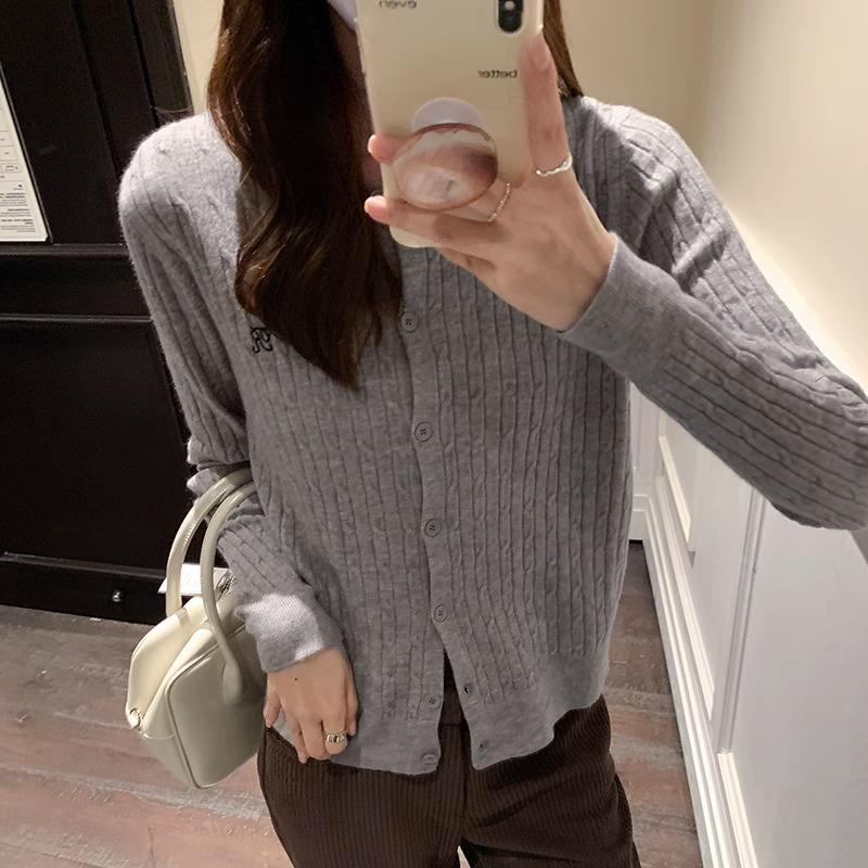

College style knitted cardigan women s autumn and winter new niche embroidered temperament with a small top One size fits all