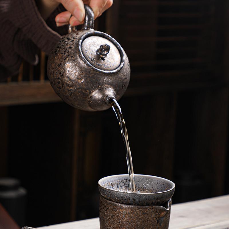 Japonská rezavá glazura Čajová konvice Ručně vyráběná kamenina Litinová konvice Čaj Primitivní rustikální styl Keramický hrnec Chawan Čajový obřad Domov