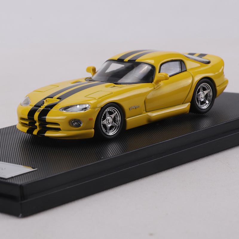 GFCC 1:64 1996 Dodge Viper GTS Hardtop Die-cast alloy simulation car model toy жёлтый