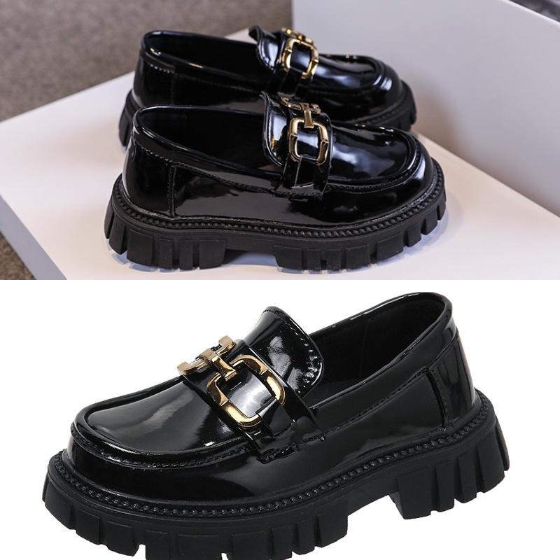 Stilvolle und bequeme britische Schuhe für kleine Mädchen