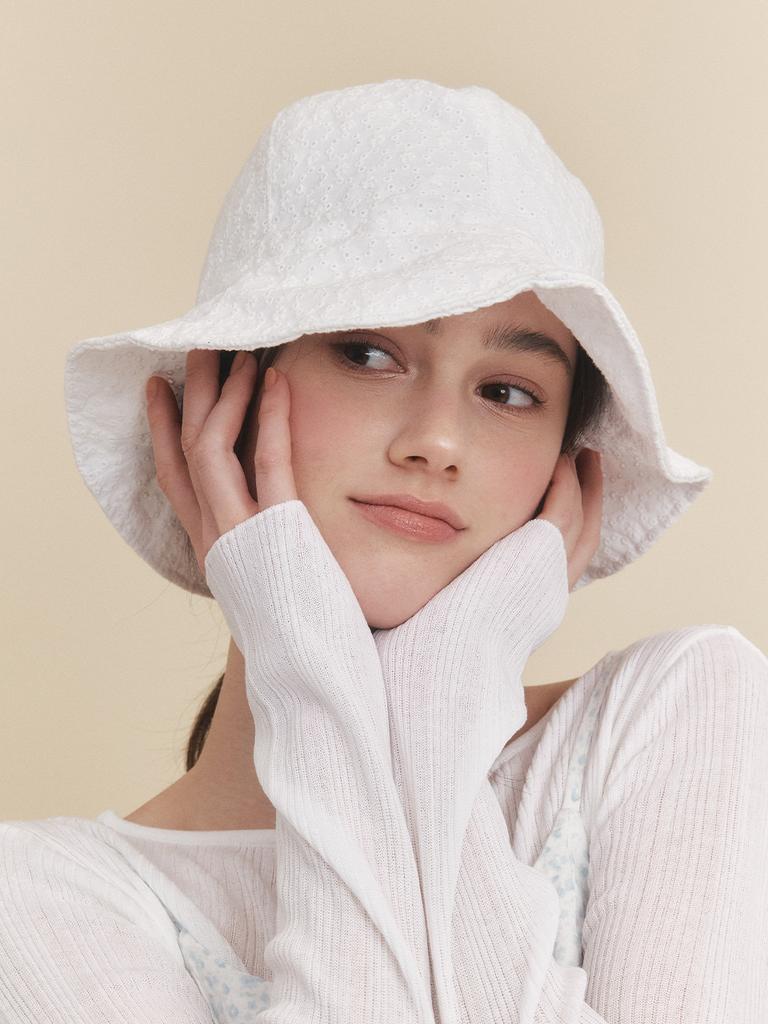 Aengbeulogseu Lilian Eyelet String Bucket Hat