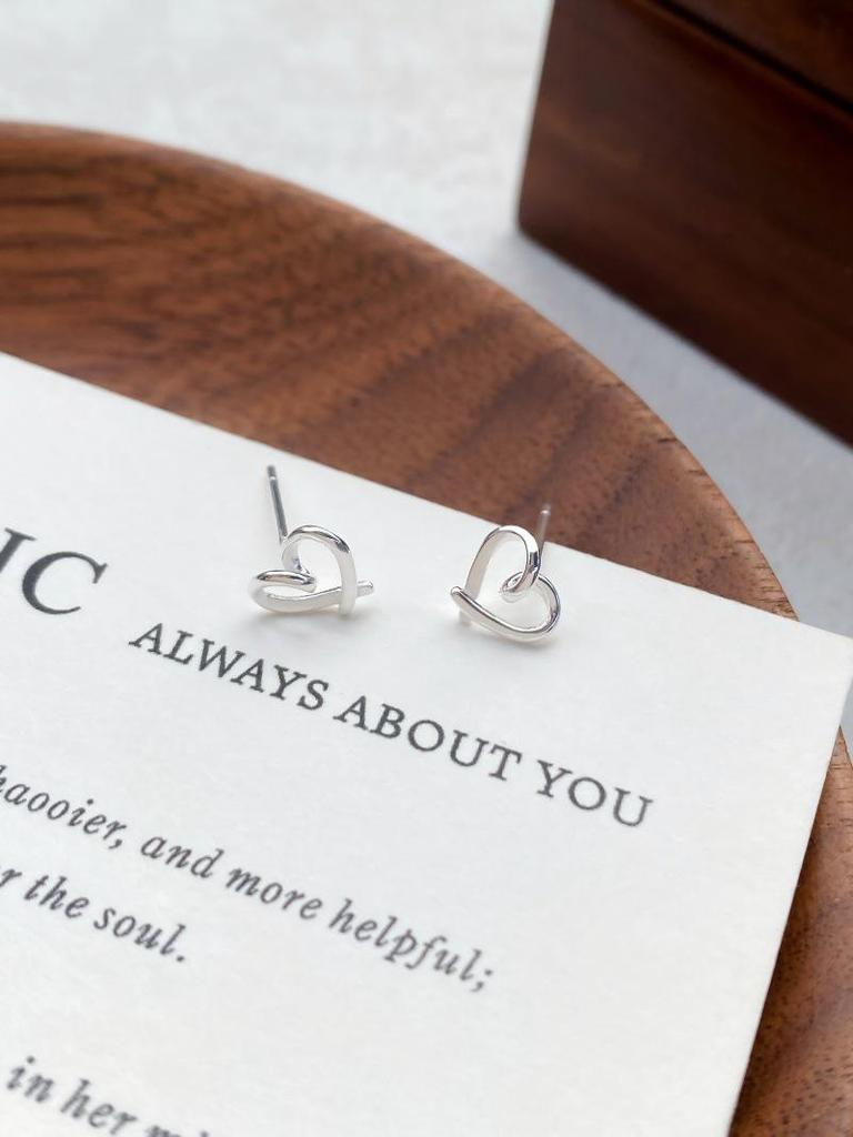 S999 Sterling Silver Hollow Heart Stud Earrings for Women - Korean Style, Sweet, Versatile Ear Cartilage Studs, and Basic Style Ear Care.