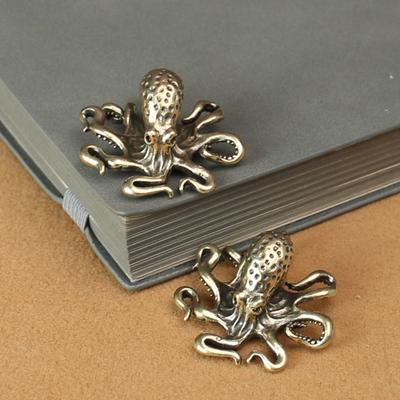 Brass Octopus Figurine Metal Carving Octopus Statue Sea Animal Sculpture Feng Shui Decoration Home Office Desktop Ornament