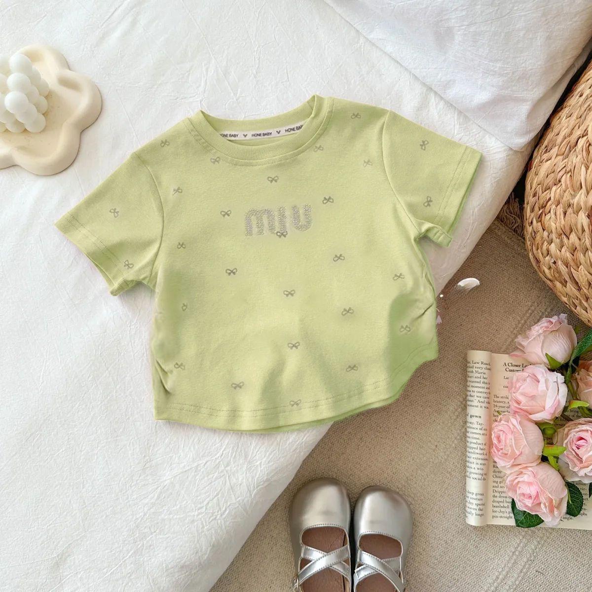 

Летняя футболка с короткими рукавами для девочек, детская одежда с инкрустацией ромбами, симпатичная повседневная футболка с модным цветочным узором 130 зелёный