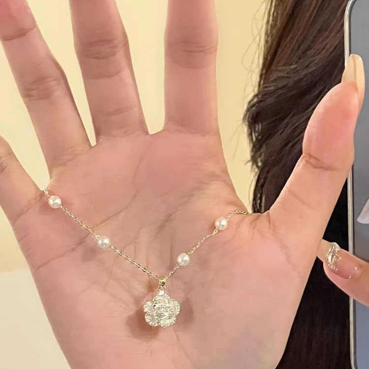 Camellia Pearl Necklace Women'S Niche Lamp Luxury Retro Elegant Ins Style Flower Pendant Necklace Women Premium