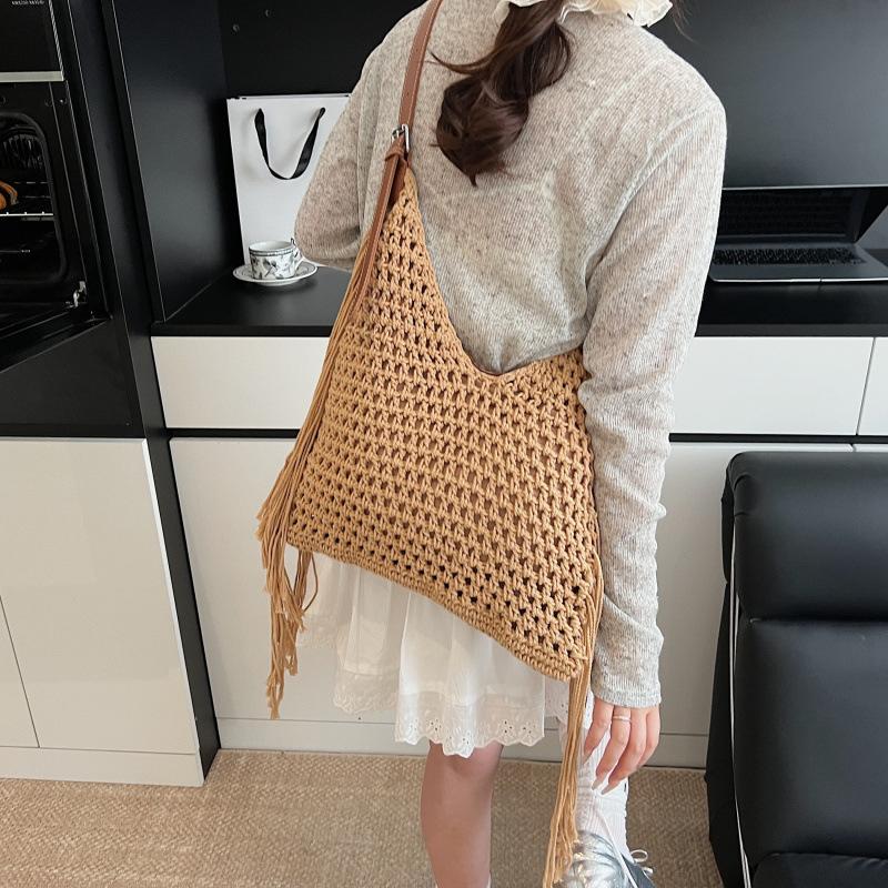 Vintage tassel hollow braided underarm bag women's summer versatile hand-woven vacation shoulder tote bag