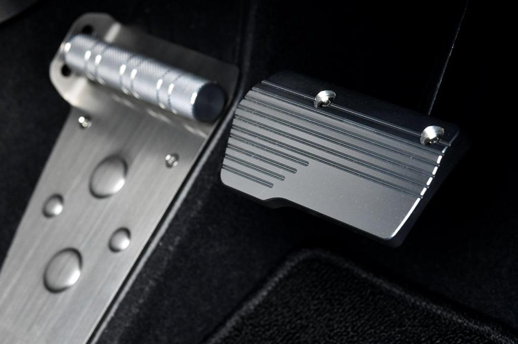 NEOPLOT Cubrepédal Pedal de Freno NEO NP72320 Pedal de Freno que persigue el movimiento durante la operación TOYOTA y otros Plata