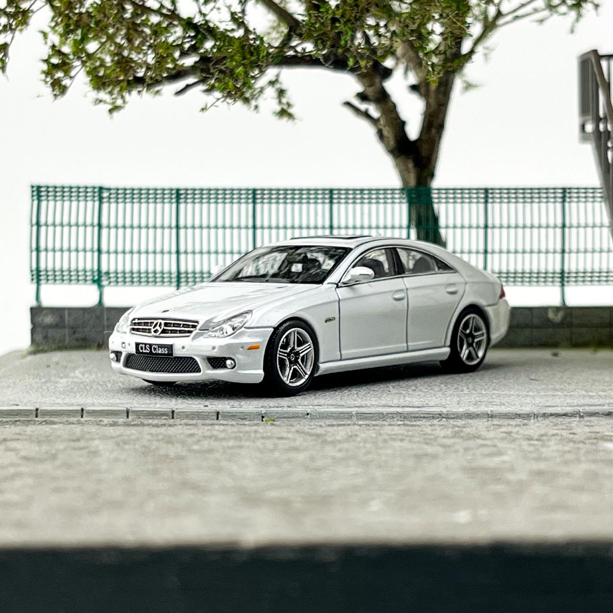 

FH Diecast 1/64 Scale Mercedes Benz CLS 63 AMG 1 MK1 C219 Alloy Car Model Toys for Boys Gift Collection and Decoration