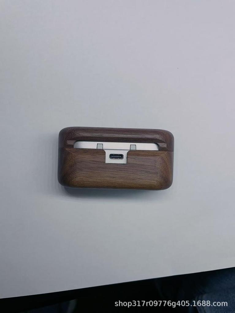 Walnussholz-Etui für Panasonic Technics EAH-AZ100 kabellose Noise-Cancelling-Kopfhörer von MARR. Laden mit aufgesetztem Case. Unisex.
