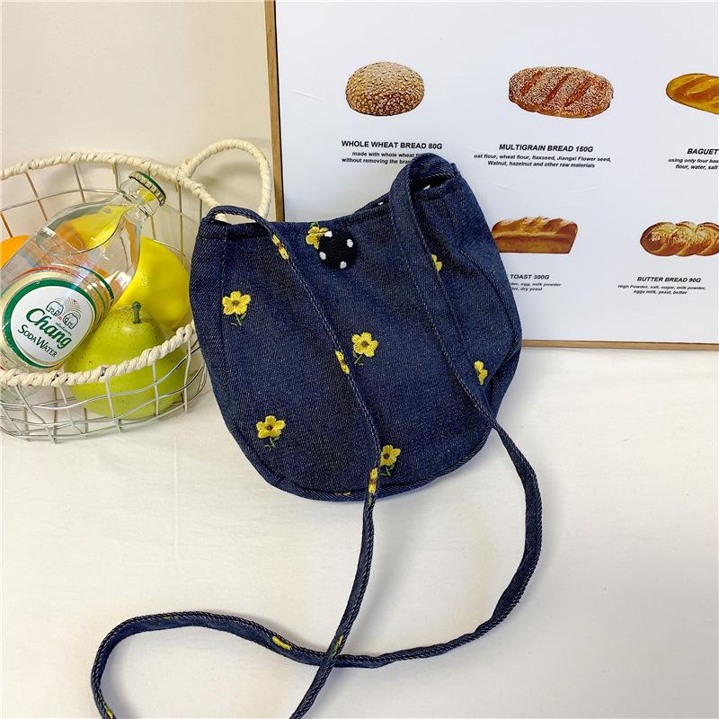 Women's new shoulder embroidery spring and summer public fashion versatile messenger commuter bag