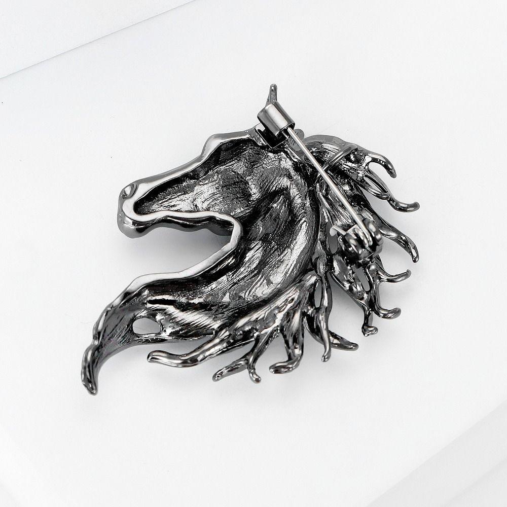 Luxury Horse Head Brooches Casual Metal Badge Pin Classic Zodiac Animal Pins New Year Gifts