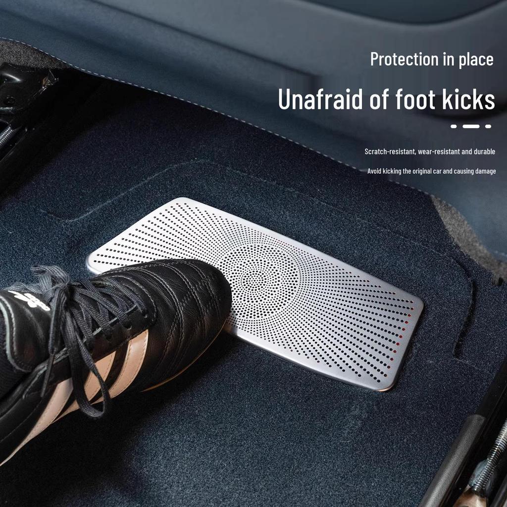 Zeekr 001 Seat AC Outlet Dustproof Cover (Models 24-26) - Interior Decor