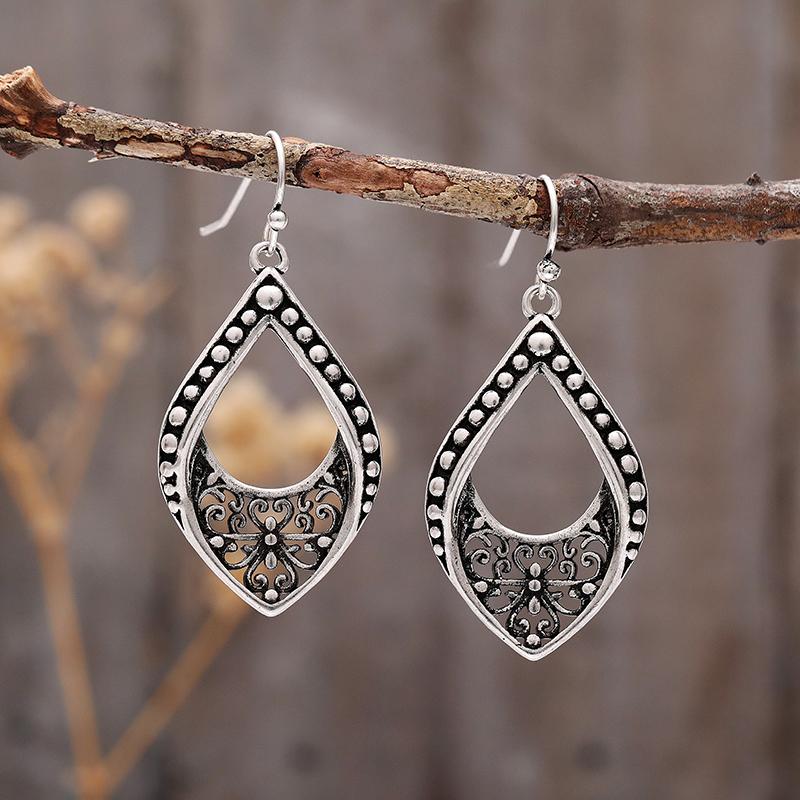 

Huitan Retro Leaf Shape Dangle Earrings Hollow Flower Design Vintage Anti Copper Color Hanging Earrings Boho Style Daily Zircon