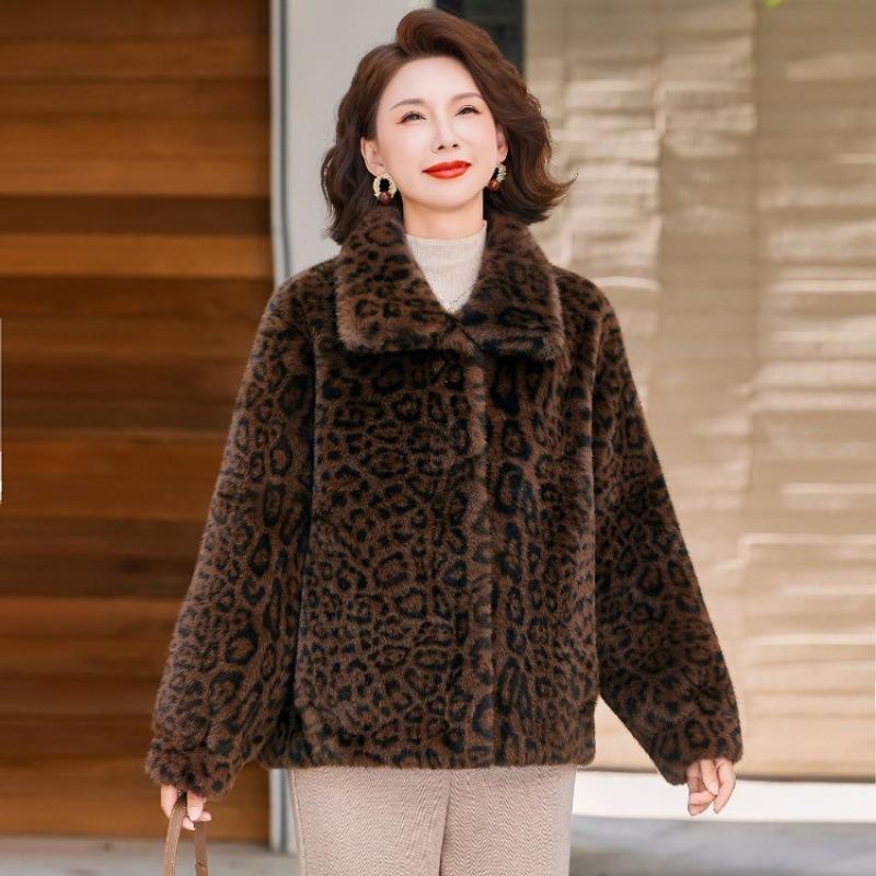 Women's fur integrated thickened leopard print loose middle-aged and old women's autumn and winter new short coat to keep warm
