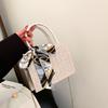 Fashionable Minimalist Chain Strap Shoulder Bag Stylish Handbag For Women In White And Khaki