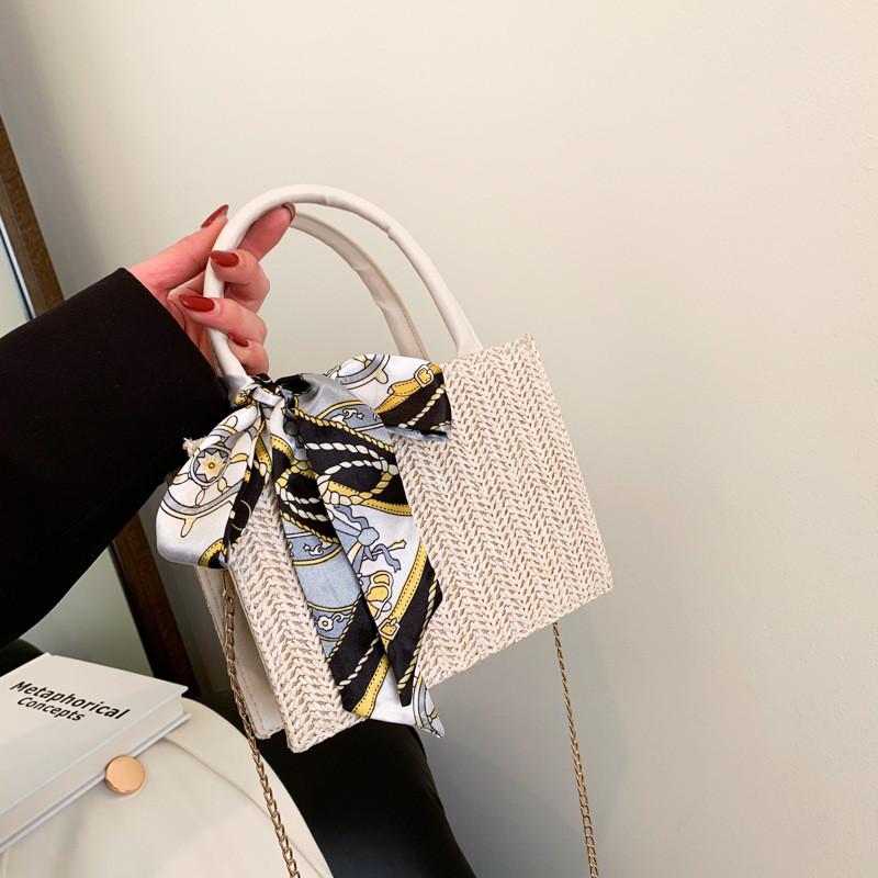 Fashionable Minimalist Chain Strap Shoulder Bag Stylish Handbag For Women In White And Khaki