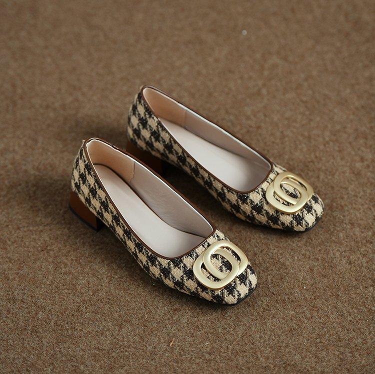 

French retro autumn 2024 new plaid thick heel soft sole middle heel single shoes women s shallow mouth metal square head shoes 39 коричневый