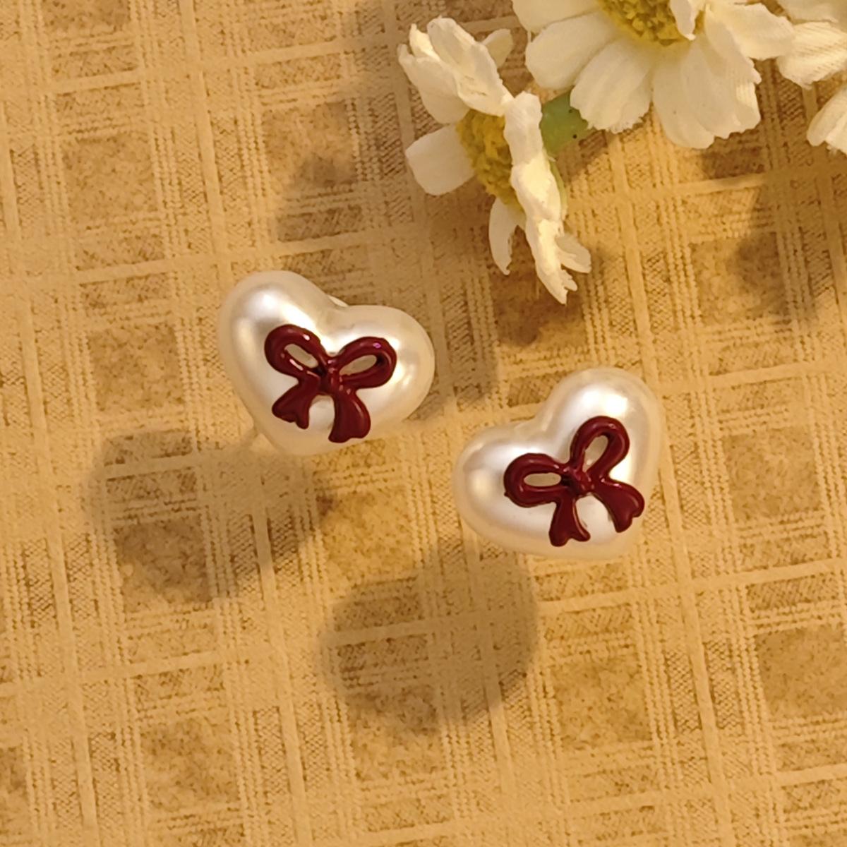 French Sweet Love Bow Pearl Stud Earrings, Autumn And Winter Retro High-End Fashion Temperament Earrings