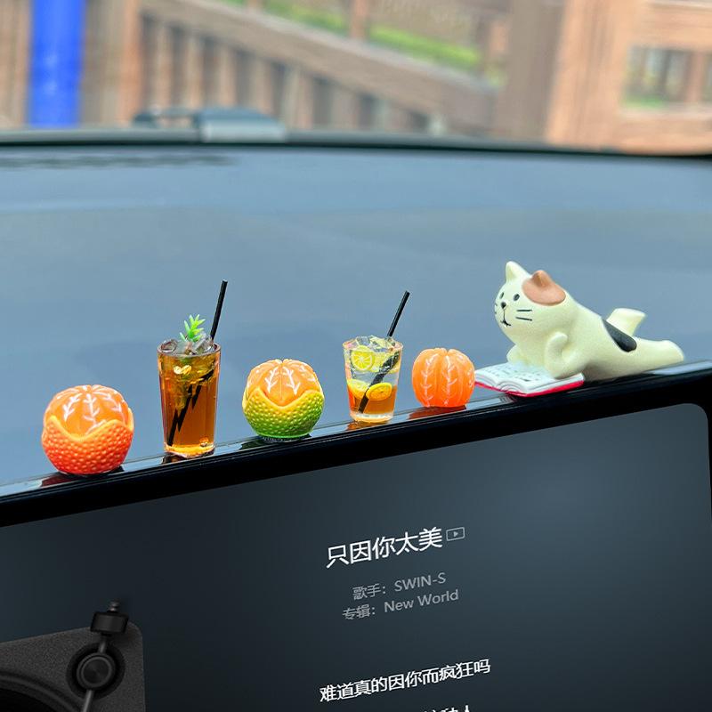 Cute Kitten Ice Car Ornament Car Center Console Display Ornament Desktop Small Ornament Ornament