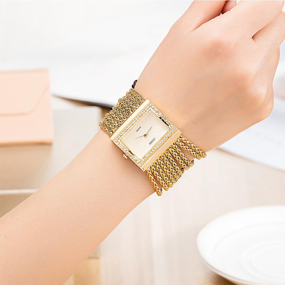 Luxuriöse und hochwertige Uhr für modebewusste Damen. Quadratische, stimmungsvolle Uhr mit großem Zifferblatt