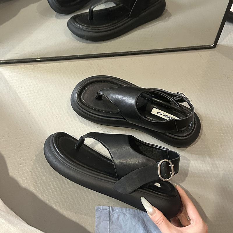 Thick-soled pinch sandals women's 2025 new summer wear pinch-toe beach shoes with skirts fashionable Roman shoes