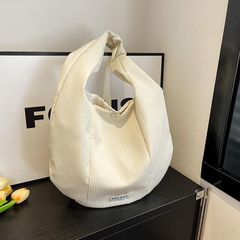 Niche casual bag women's 2025 new foreign style spring shoulder bag student commuting personality trend tote bag