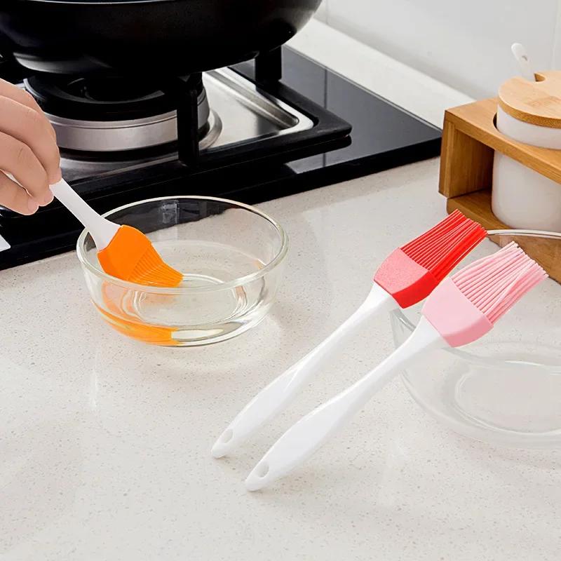 Grill Oil Brushes, Portable Silicone Oil Bottle with Brush, Temperature Resistant, Liquid Oil Pastry Kitchen Baking BBQ Tool