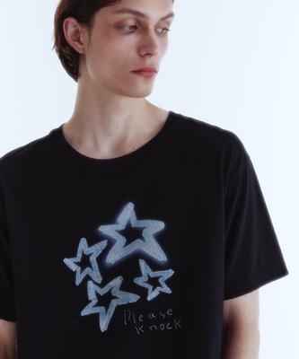 KINETO Star Shine Embossed Print T-Shirt_Black