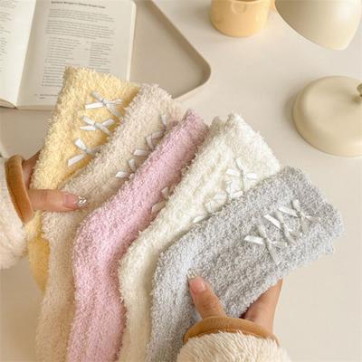 Lolita Süße Damen Schleifen Korallenfleece Socken Winter Verdicken Warme Hausbodensocken Bonbonfarbe Weiche Plüschsocken Schlafsocken
