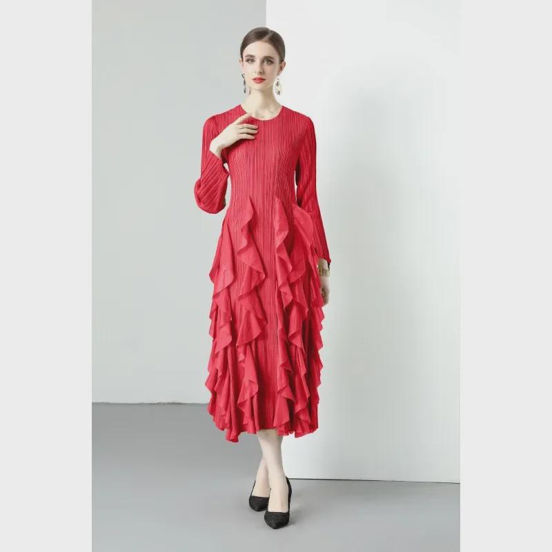 Miyake 2024 Plisowana sukienka z falbaną: Okrągły dekolt, Długie i krótkie rękawy, Wysoki stan, Wąski krój, Elegancki design