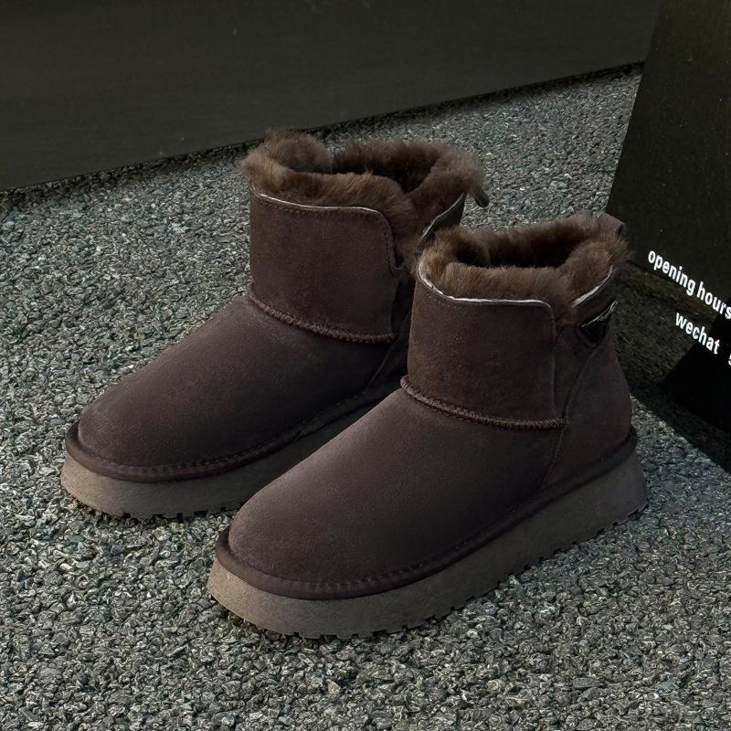 

Women s 2025 Fleece-Lined Wool Snow Boots: Thick-Soled, Non-Slip, Wear-Resistant, Genuine Leather for Autumn/Winter. 37