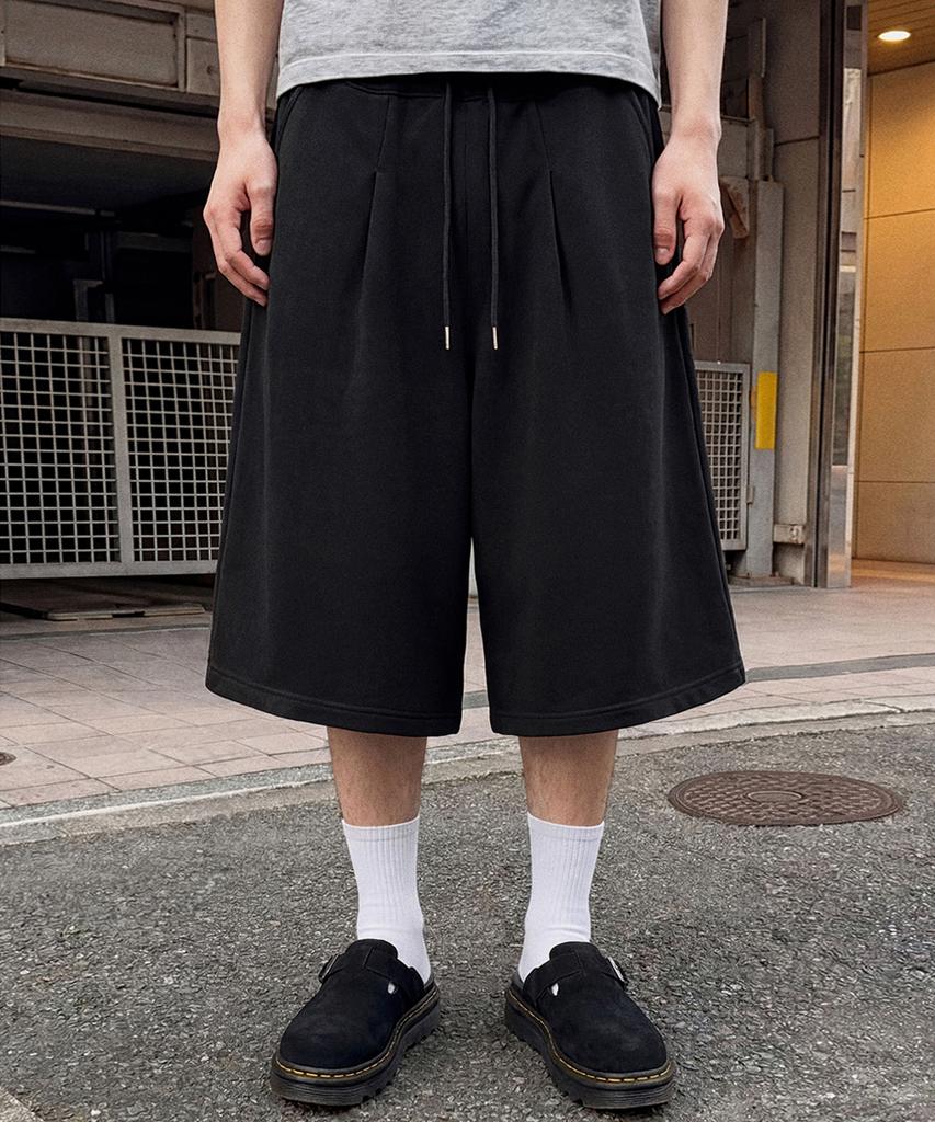 Eoneolleokodeu Bermuda Sweatpants (Black)
