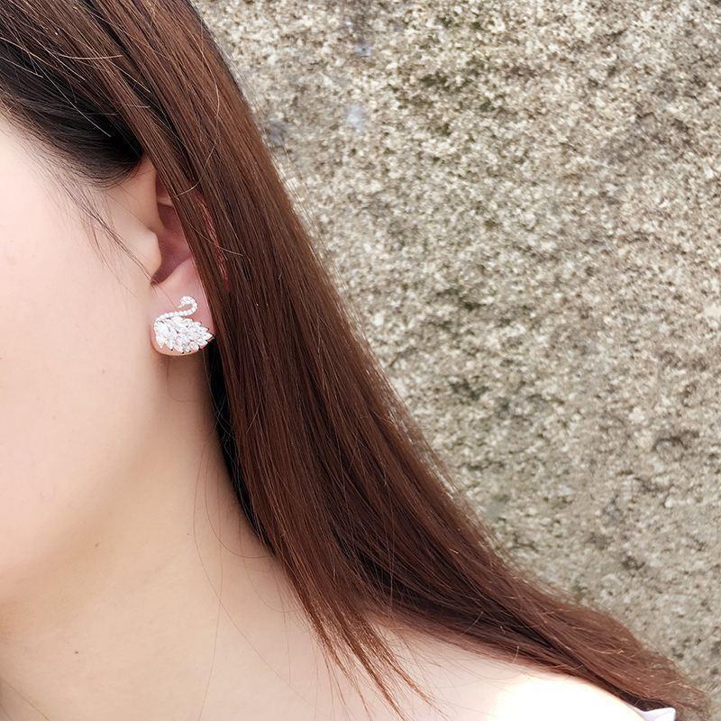 1Pair New Design Crystal Swan Earring White / Black Gold Color Cubic Zirconia Stone Stud Earrings